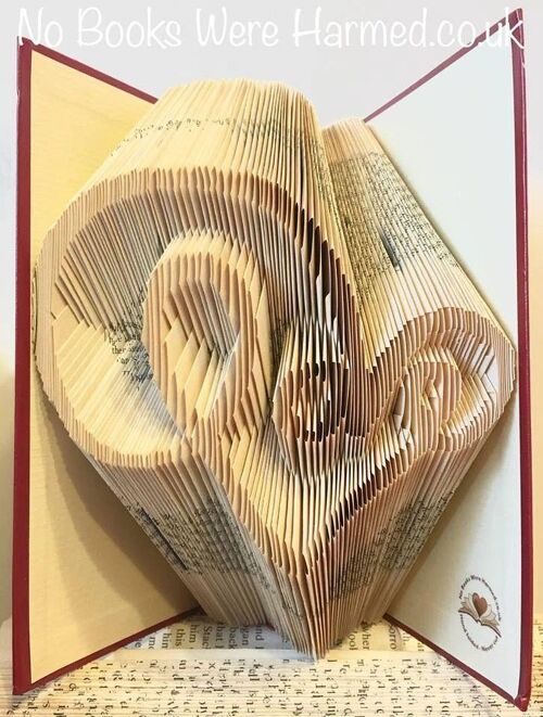 Swirly typography "Love" heart