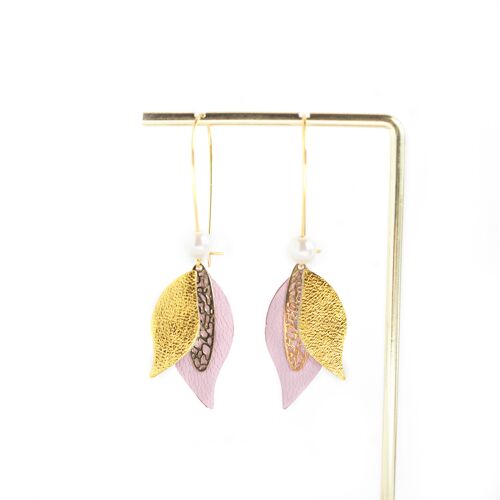 Boucles d'oreilles petites fleurs en cuir rose dragée et doré