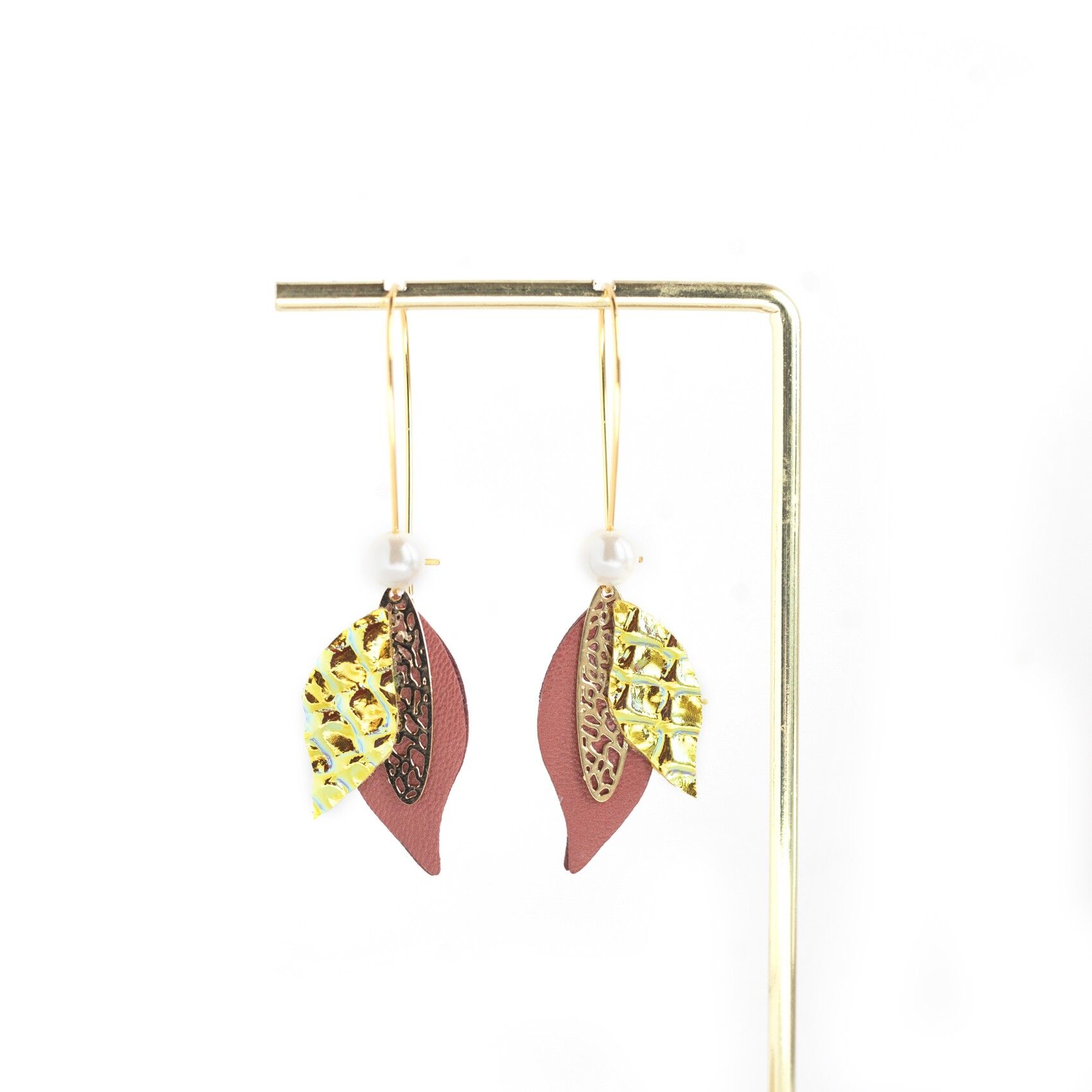 Small flower earrings in holographic and salmon pink leather