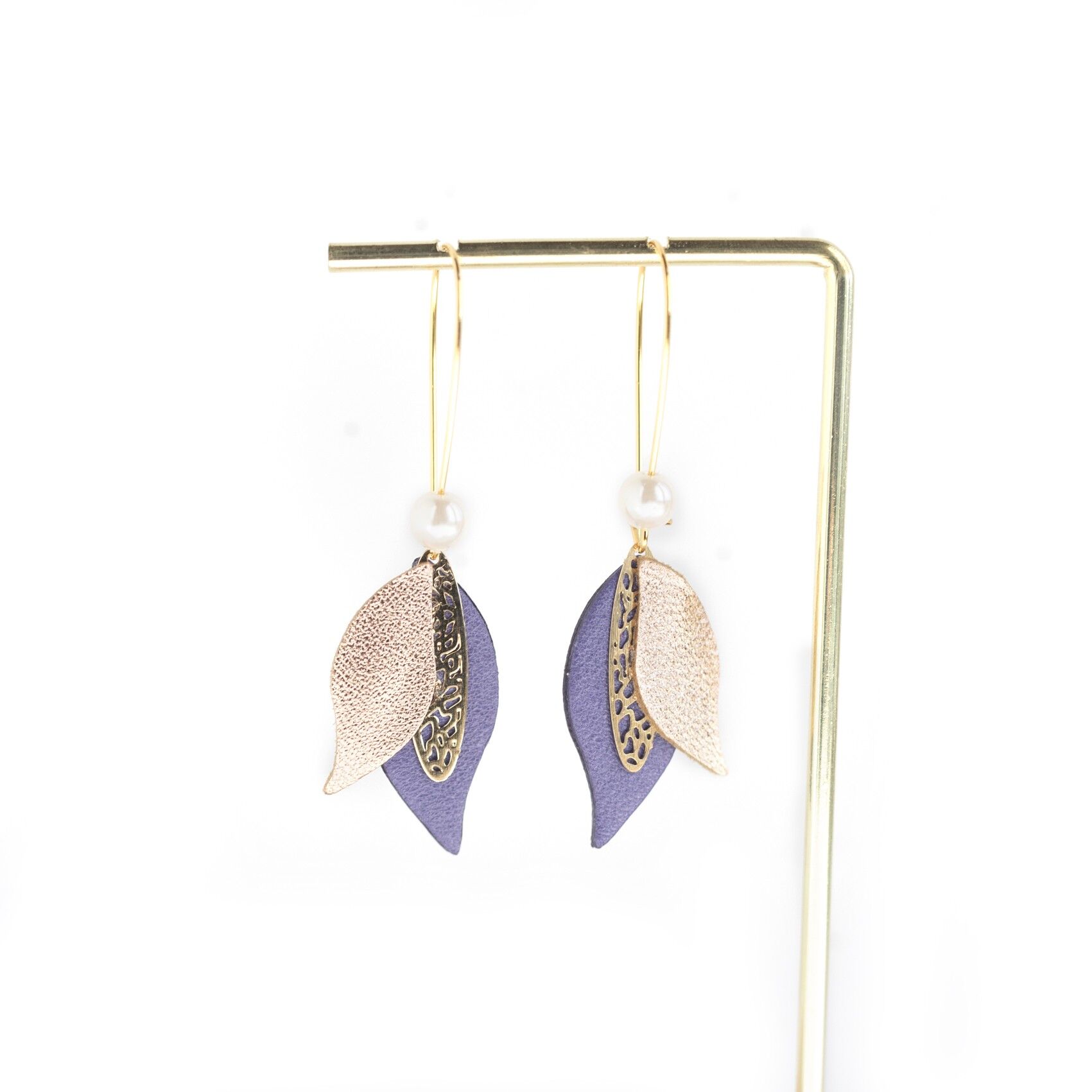 Orecchini a fiore piccolo in oro rosa e pelle blu-viola