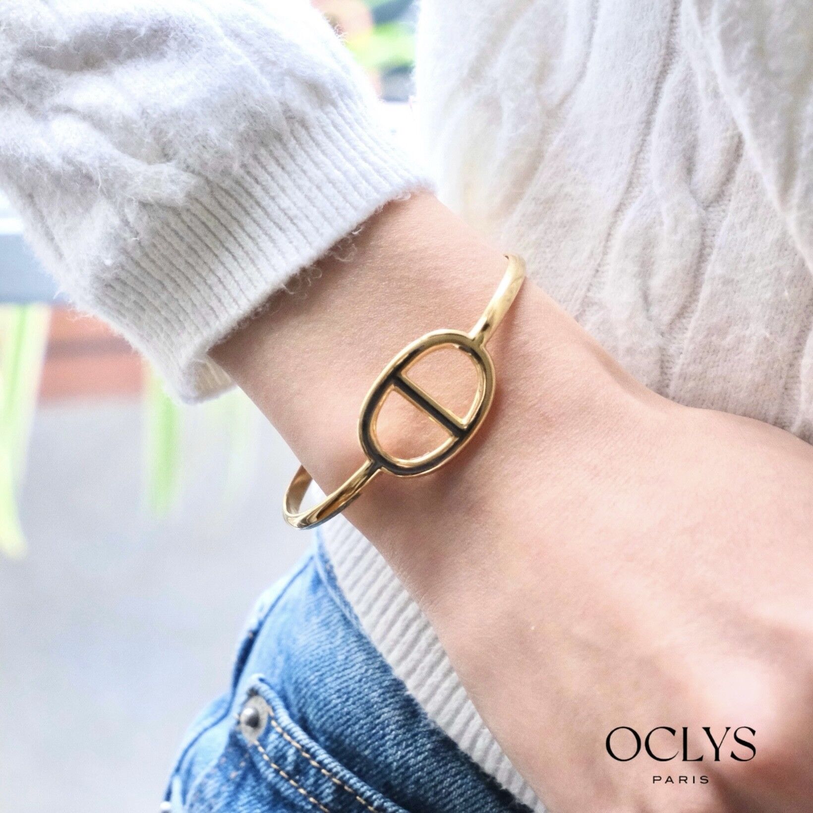 Akita stainless steel open bangle bracelet