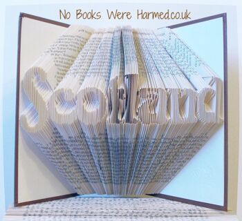 "Scotland" plié dans un style art déco