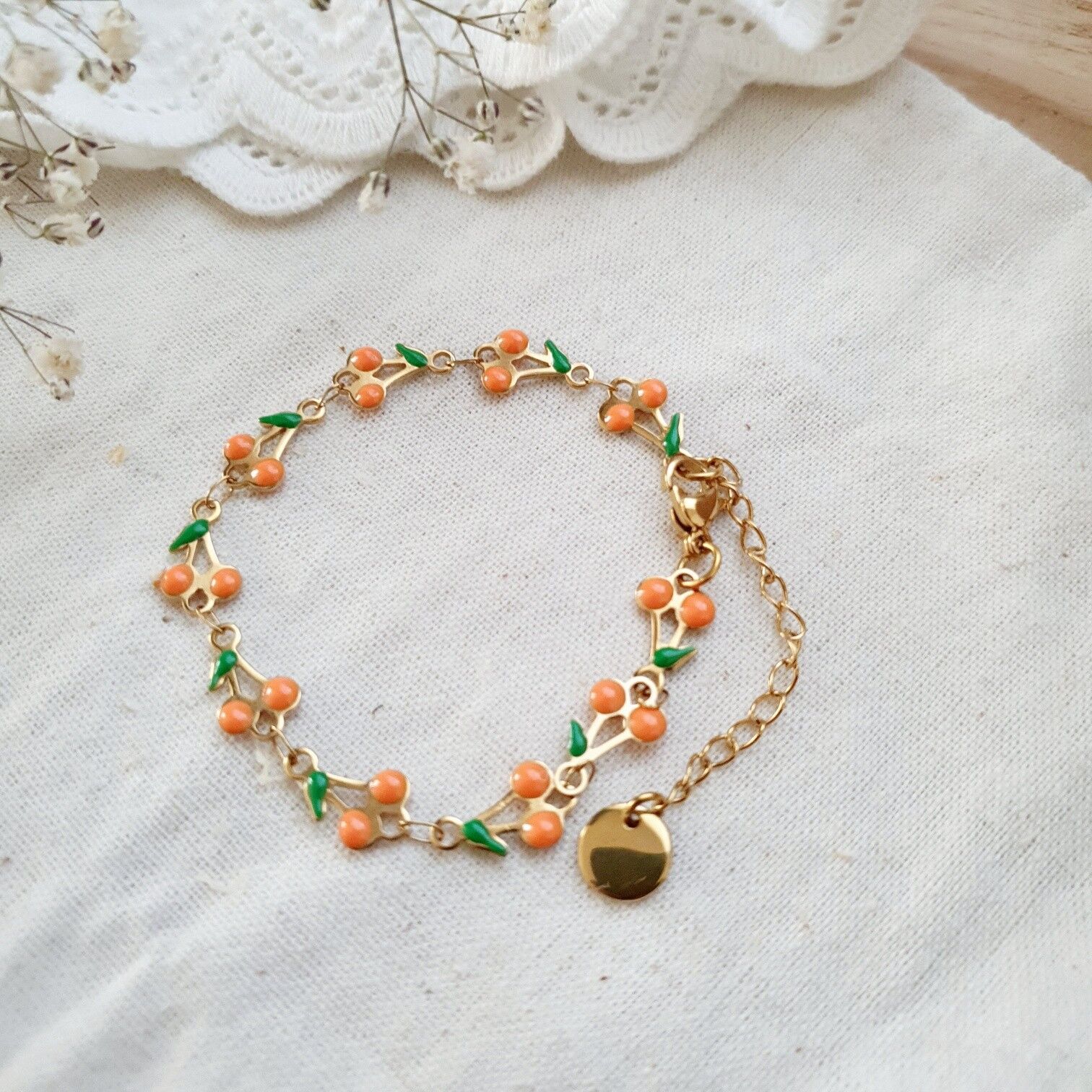 Goldfarbenes Kirscharmband aus Edelstahl