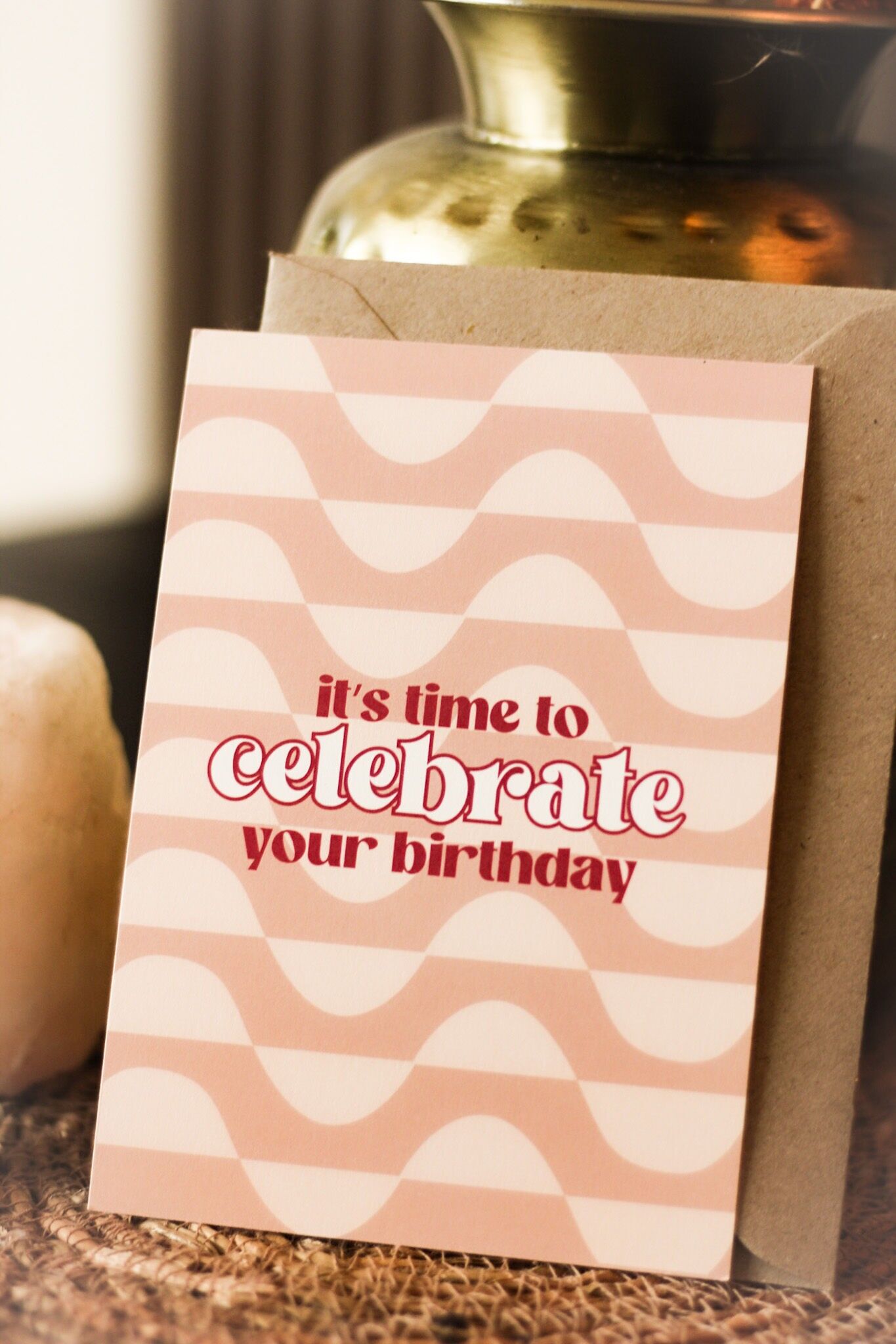 Tarjeta de felicitación | Es hora de celebrar tu cumpleaños.