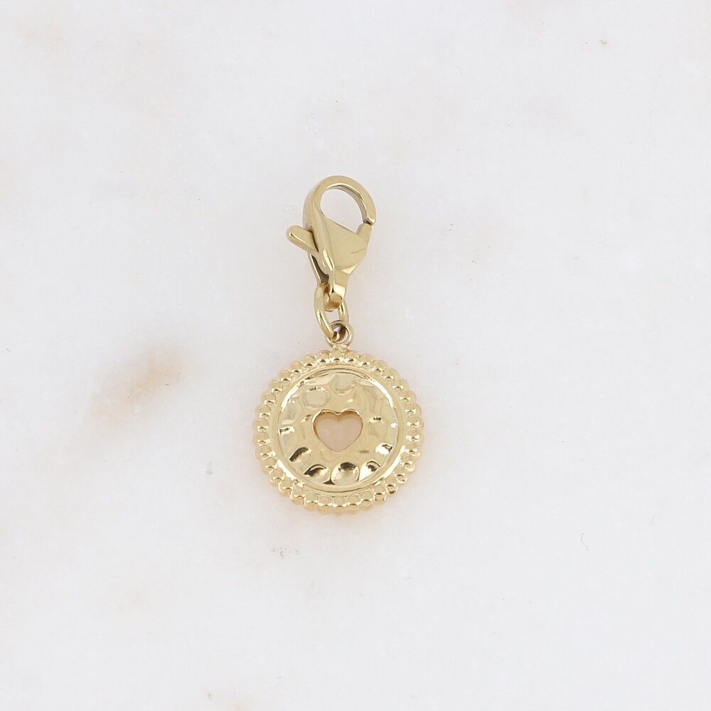 Ciondolo Tyma: medaglione rotondo martellato e cuore traforato