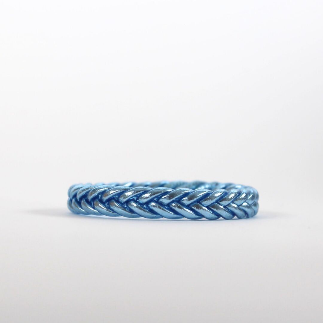 Bracciale buddista intrecciato blu ghiacciaio