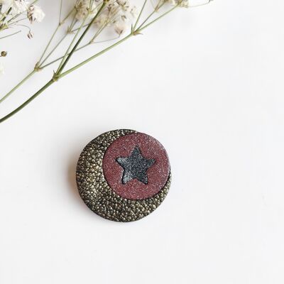 Spilla luna e stella in pelle riutilizzata e riciclata nei colori nero, oro e bordeaux, accessorio da donna, gioiello