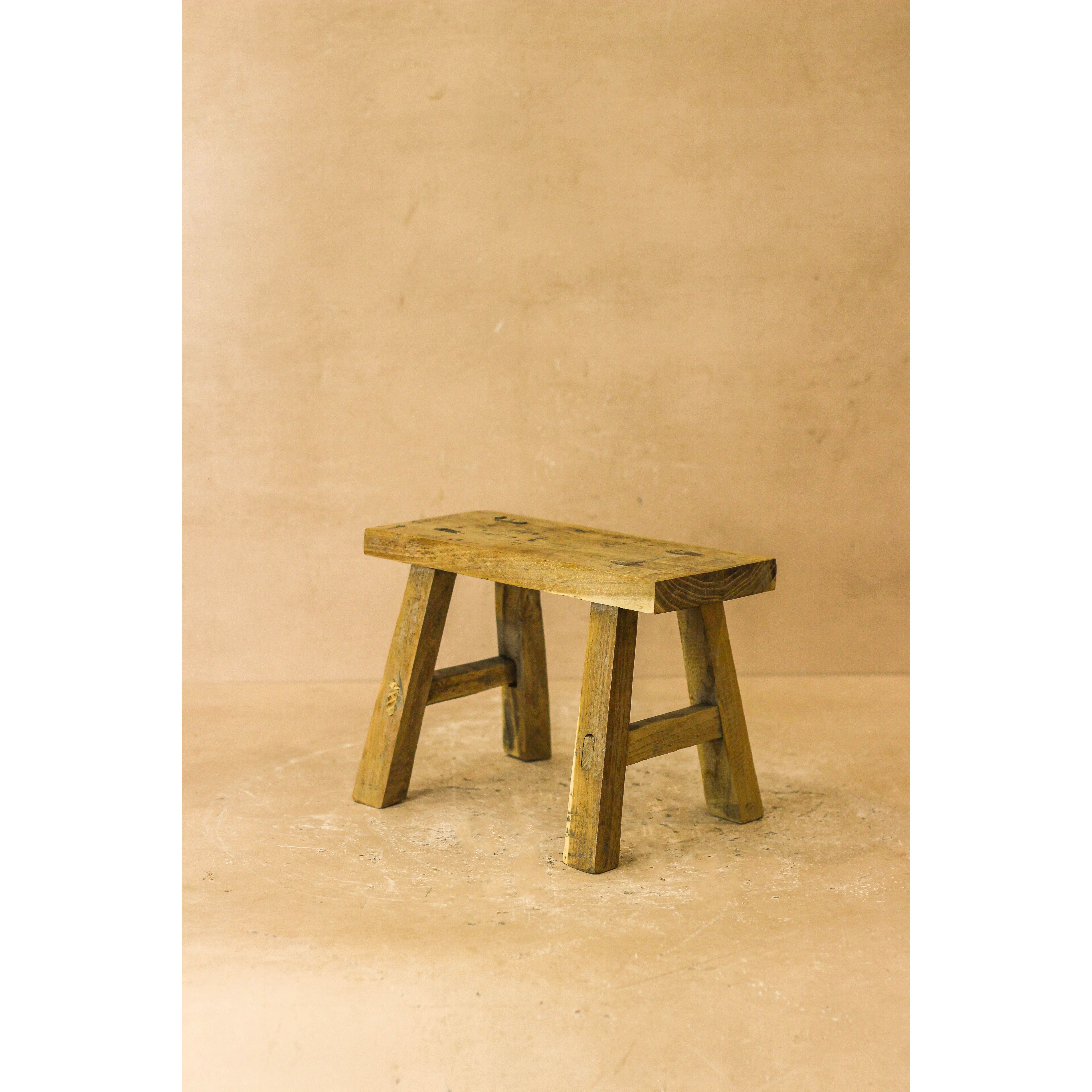 Rustikaler Vintage Hocker aus Ulmenholz - Klein - Nr. 17