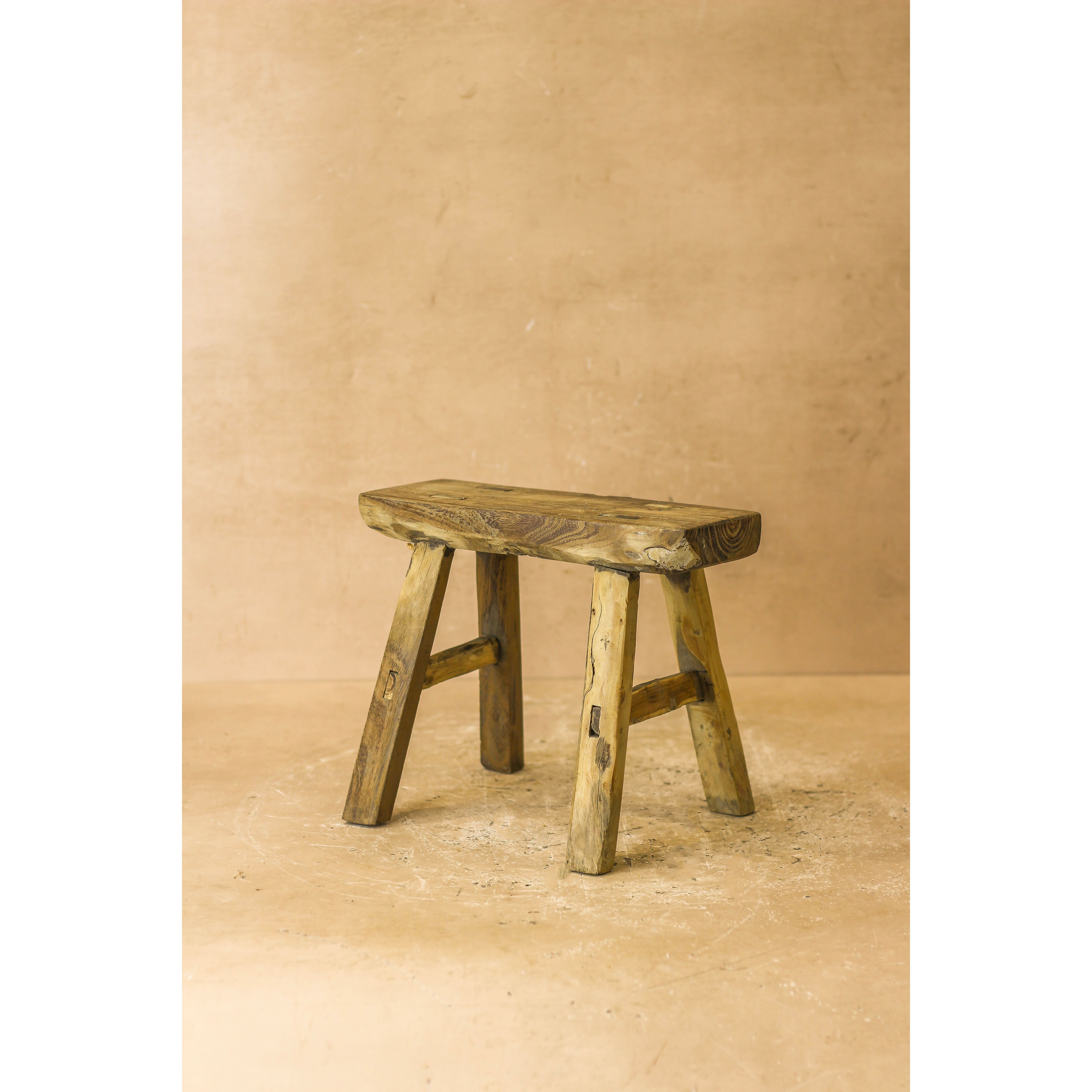 Rustikaler Vintage Hocker aus Ulmenholz - Klein - Nr. 18