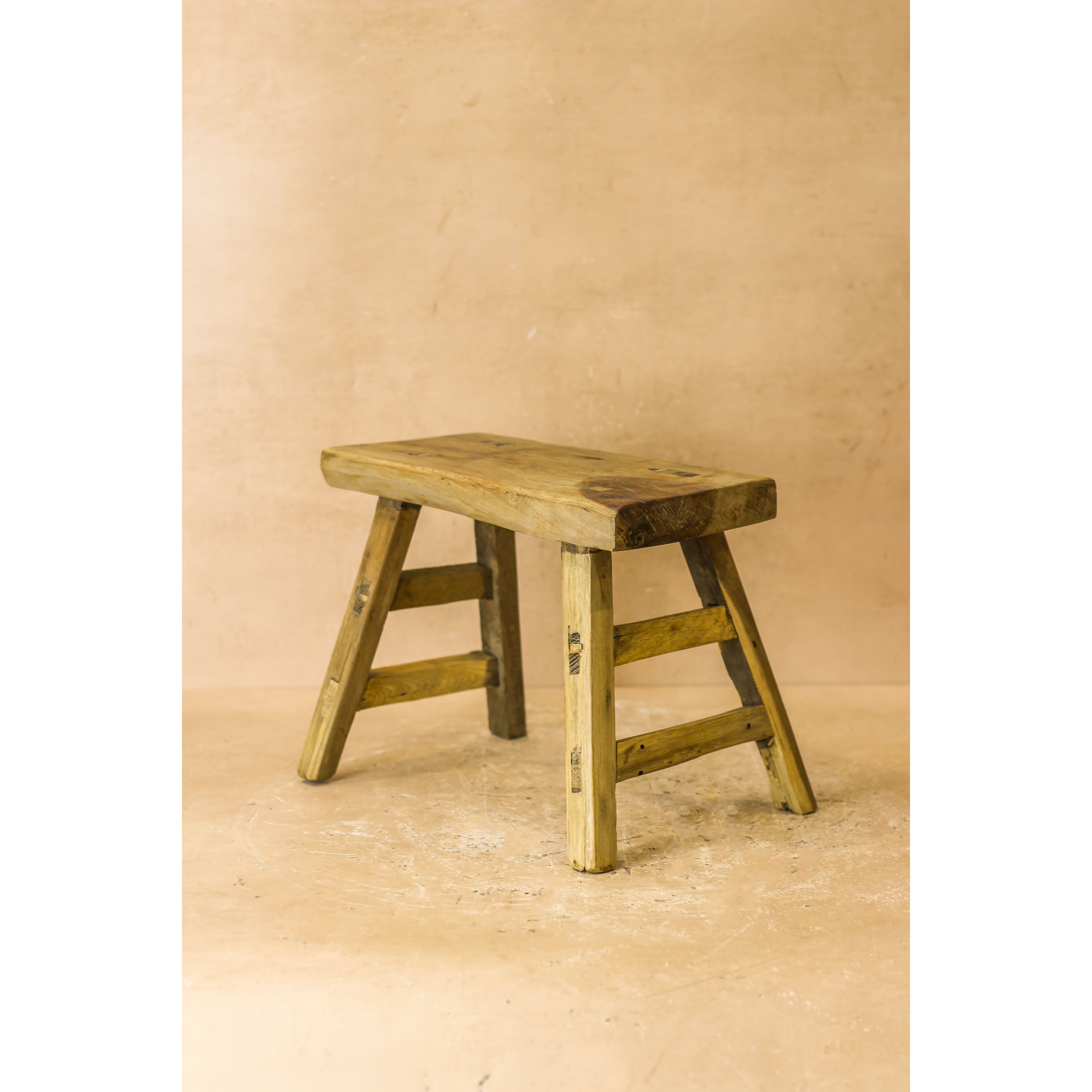 Rustikaler Vintage-Hocker aus Ulmenholz - Klein - Nr. 20