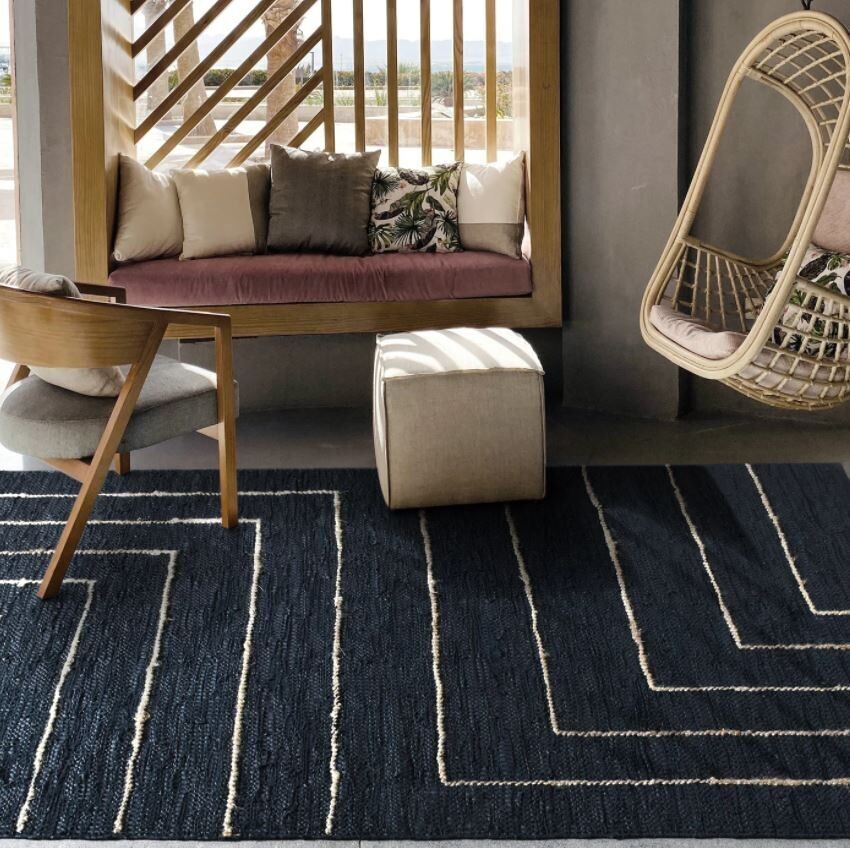 Tappeto moderno tessuto a mano con motivo "Baskin" color carbone e naturale