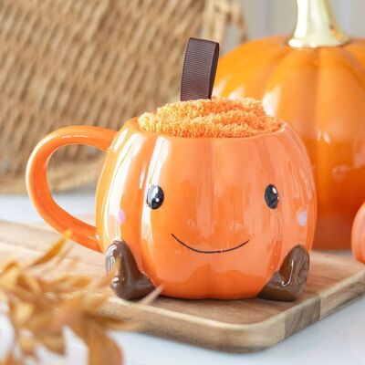 Lindo juego de taza y calcetines con forma de calabaza sonriente
