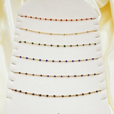 Conjunto de 6 collares en pantallas de color oscuro
