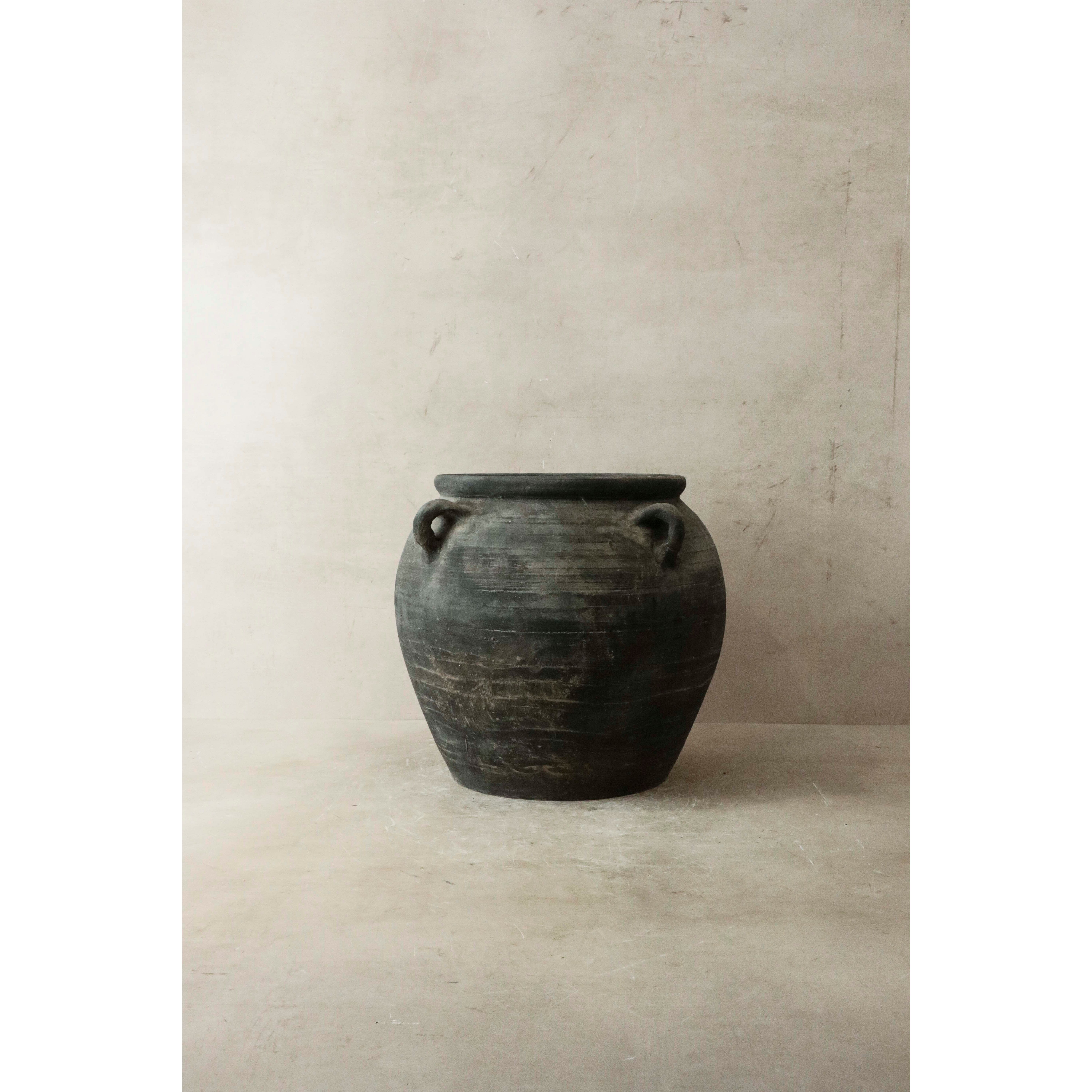 Vintage Dark pot with ears - E4.15