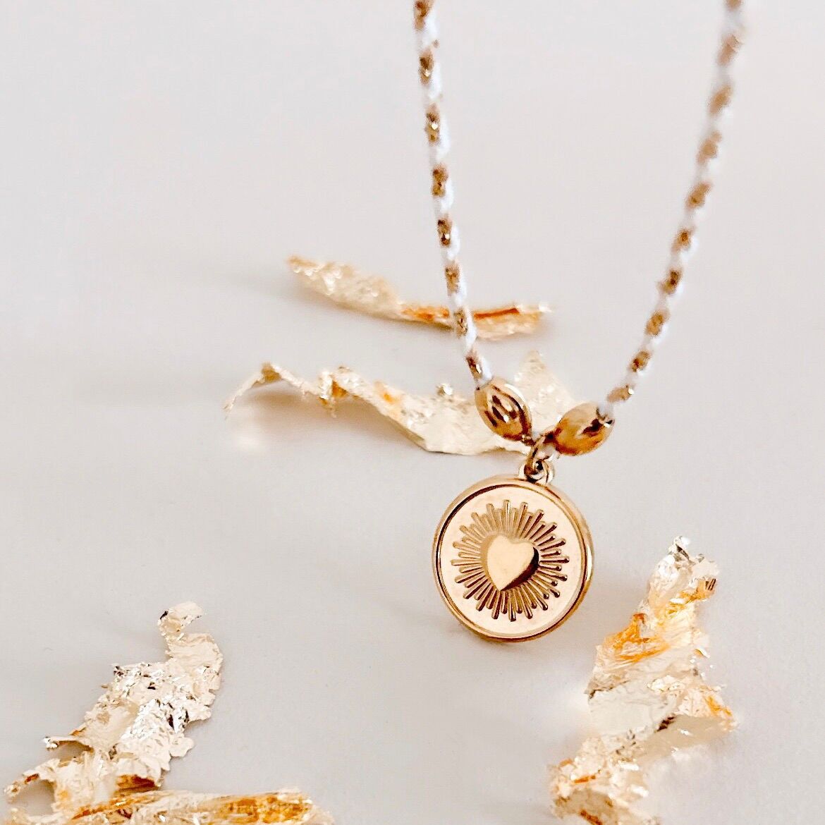 GIOVANNI BATTISTA | Collana regolabile con cordino colorato e medaglietta a forma di cuore