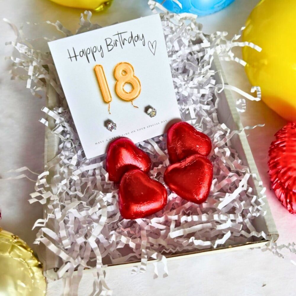 Mini cesto regalo con orecchini in argento con zirconi cubici per il 18° compleanno e palloncini dorati