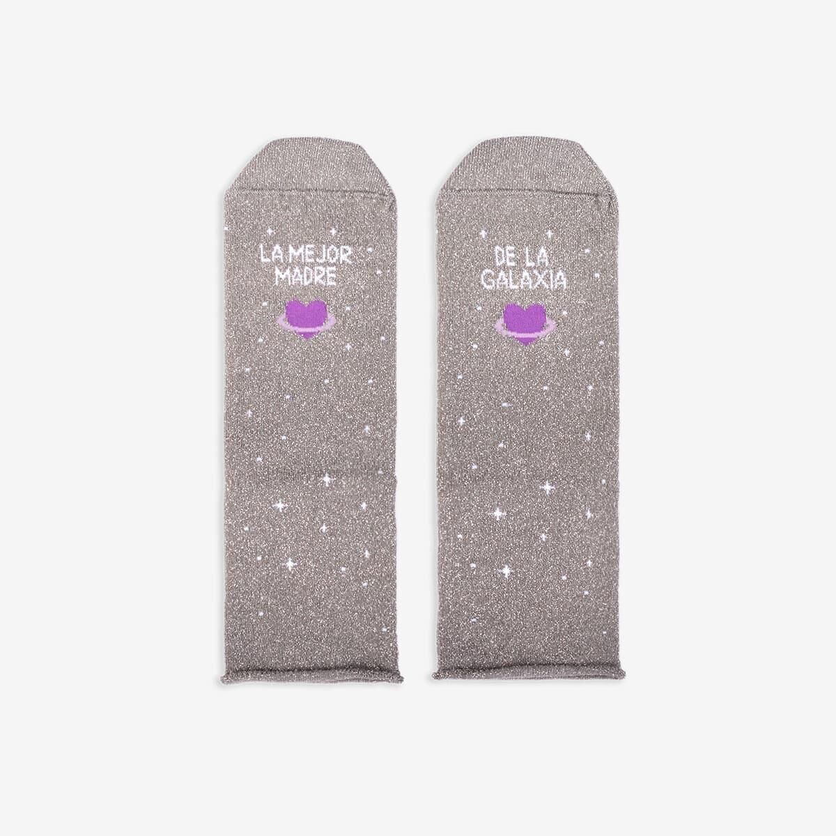 Socken mit der Aufschrift „Die beste Mutter der Galaxis“.