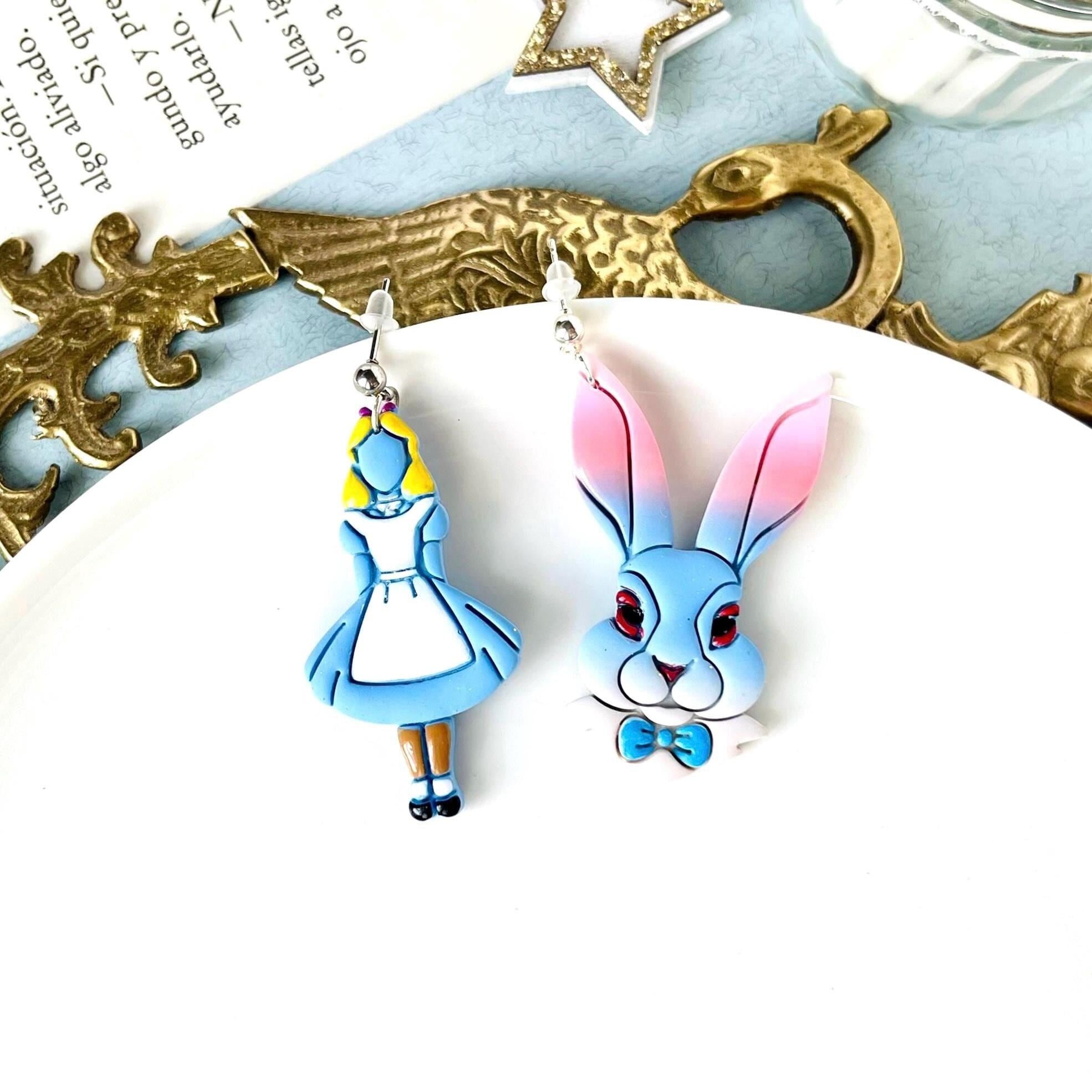 Orecchini Alice Rabbit, argilla polimerica, orecchini Alice nel paese delle meraviglie, regali Alice nel paese delle meraviglie, regali coniglio per lei, gioielli coniglio bianco