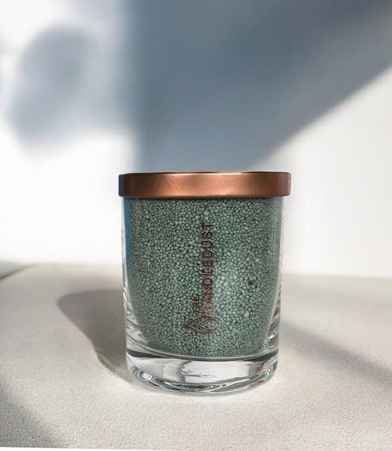 Candela verde smeraldo in vetro da 160 grammi (non profumata)