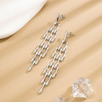 Eleganti orecchini pendenti in argento con maglie lunghe