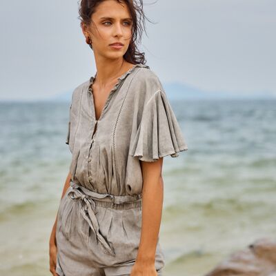Chemise Col V style délavée , coupe régular avec détailles ajourées