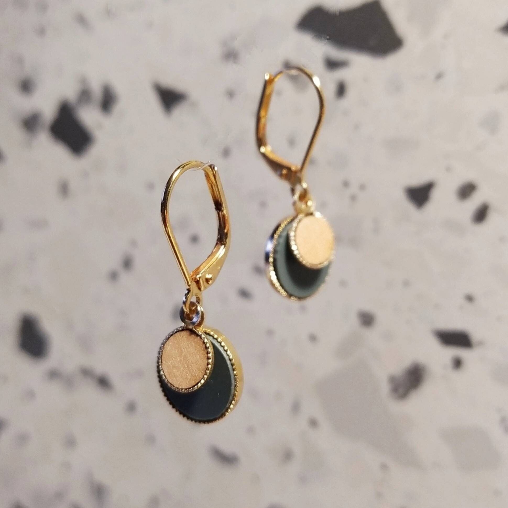 "Aria" Damenohrringe aus Holz und Plexiglas in Grünspan