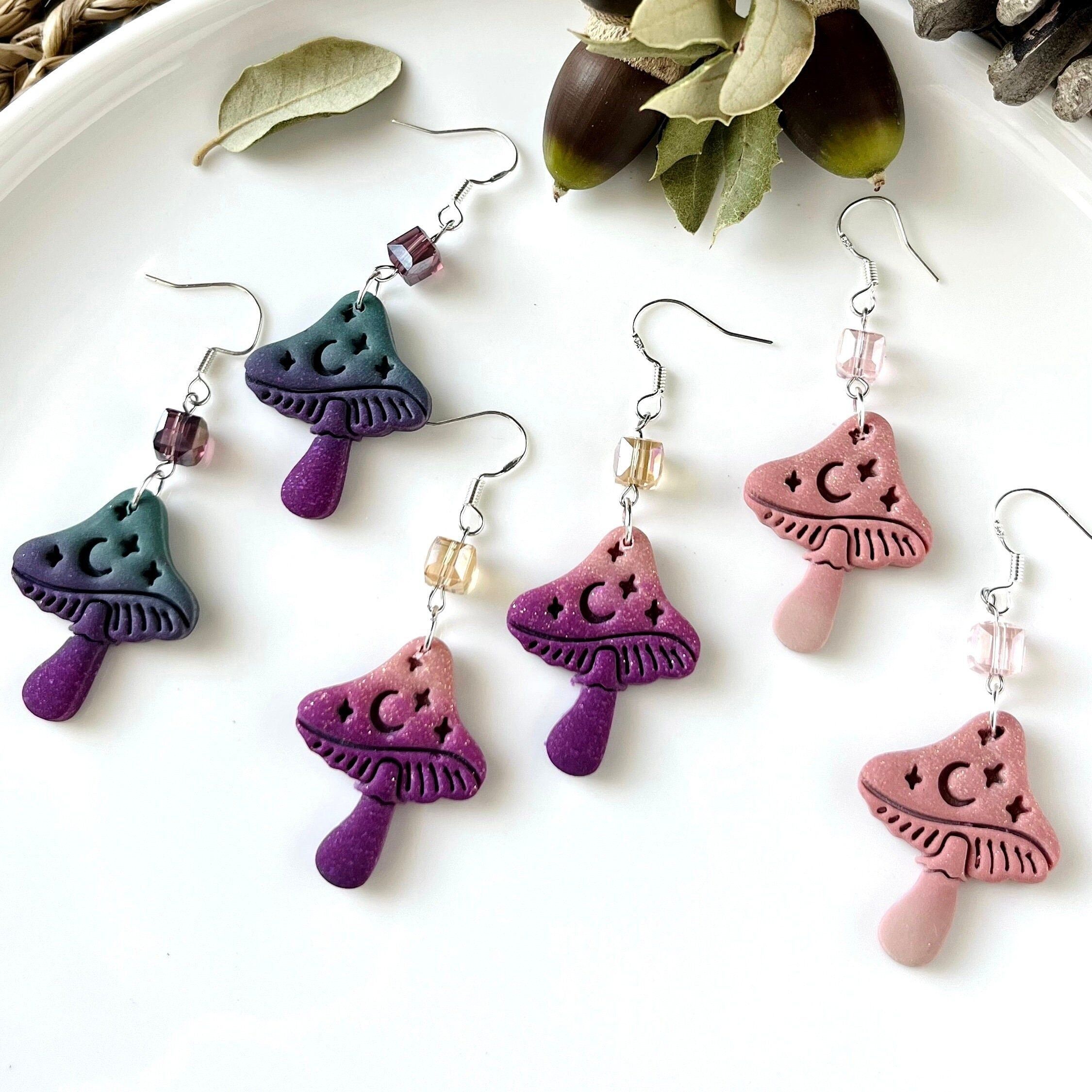 Orecchini a forma di fungo con cristallo in argilla polimerica, orecchini da strega, orecchini della foresta, gioielli in cristallo ceco, regalo per gli amanti dei funghi