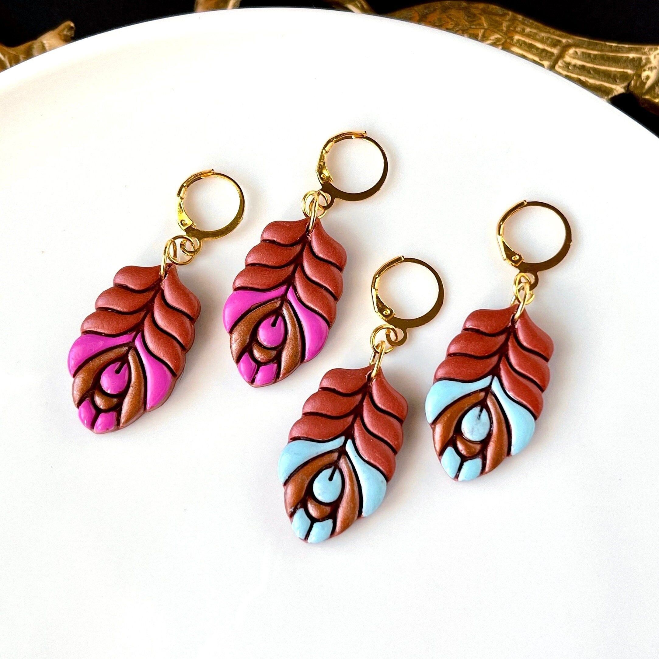 Orecchini in argilla con piume di pavone, gioielli in argilla polimerica, originali, gioielli egiziani, regali egiziani per le donne