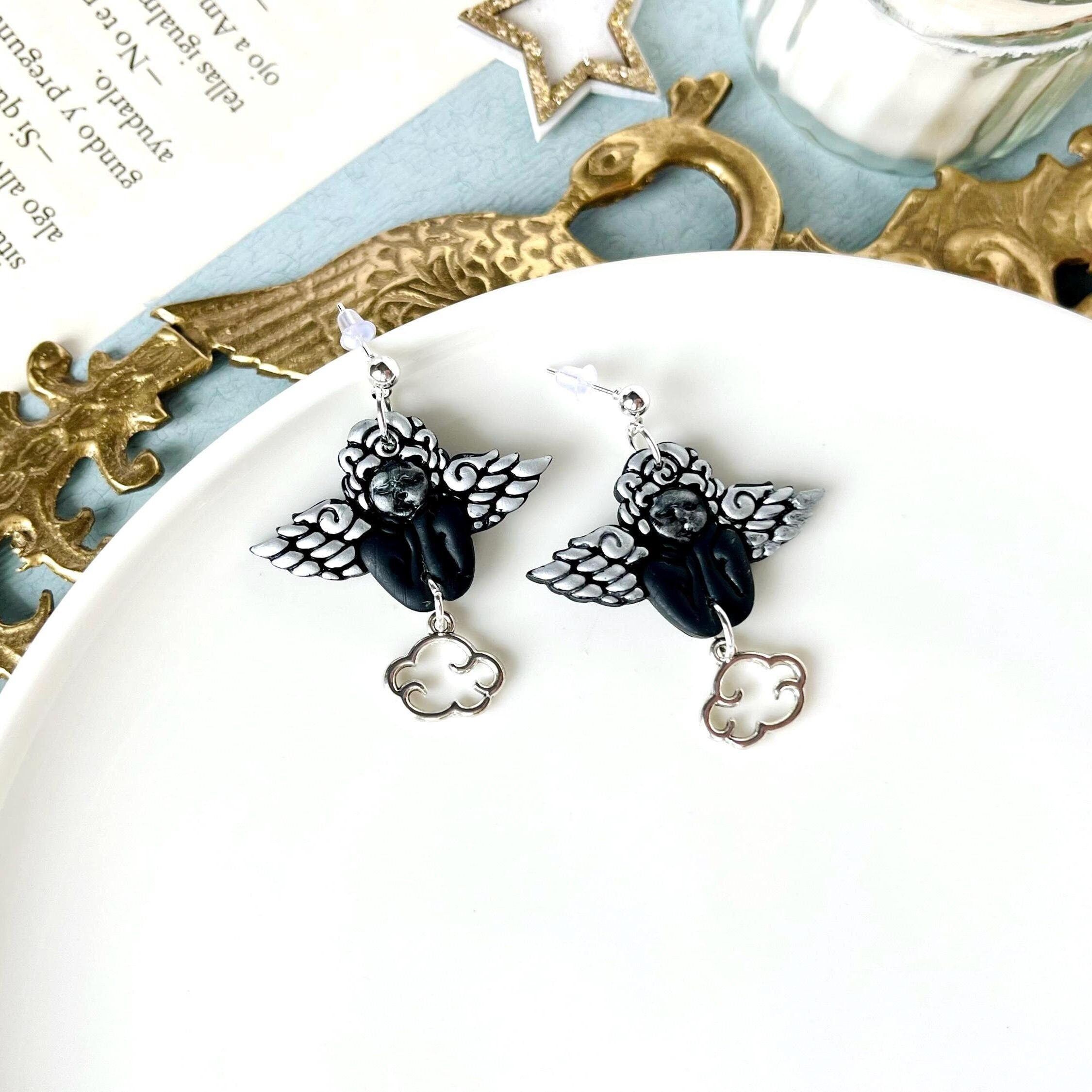 Orecchini angelo nero, ciondolo nuvola, dipinti a mano, gioielli religiosi in argilla, regali originali, regali per amanti neri, regalo angelo, regali neri