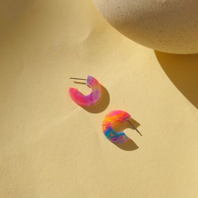 Creoles Simmi made of acrylic and stainless steel in fantasy