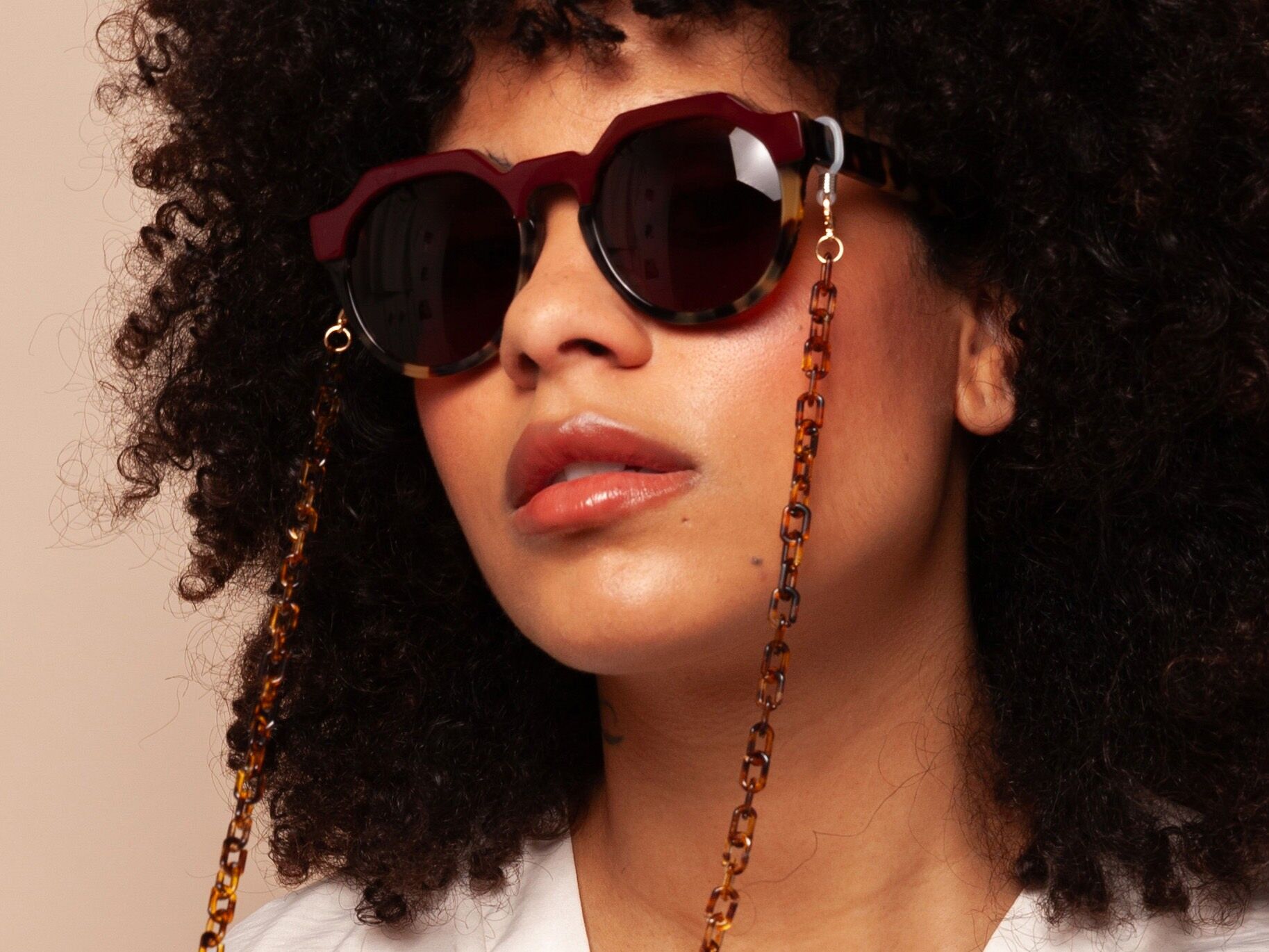 Molly – Delicata catena ovale per occhiali in acrilico/acetato tartarugata