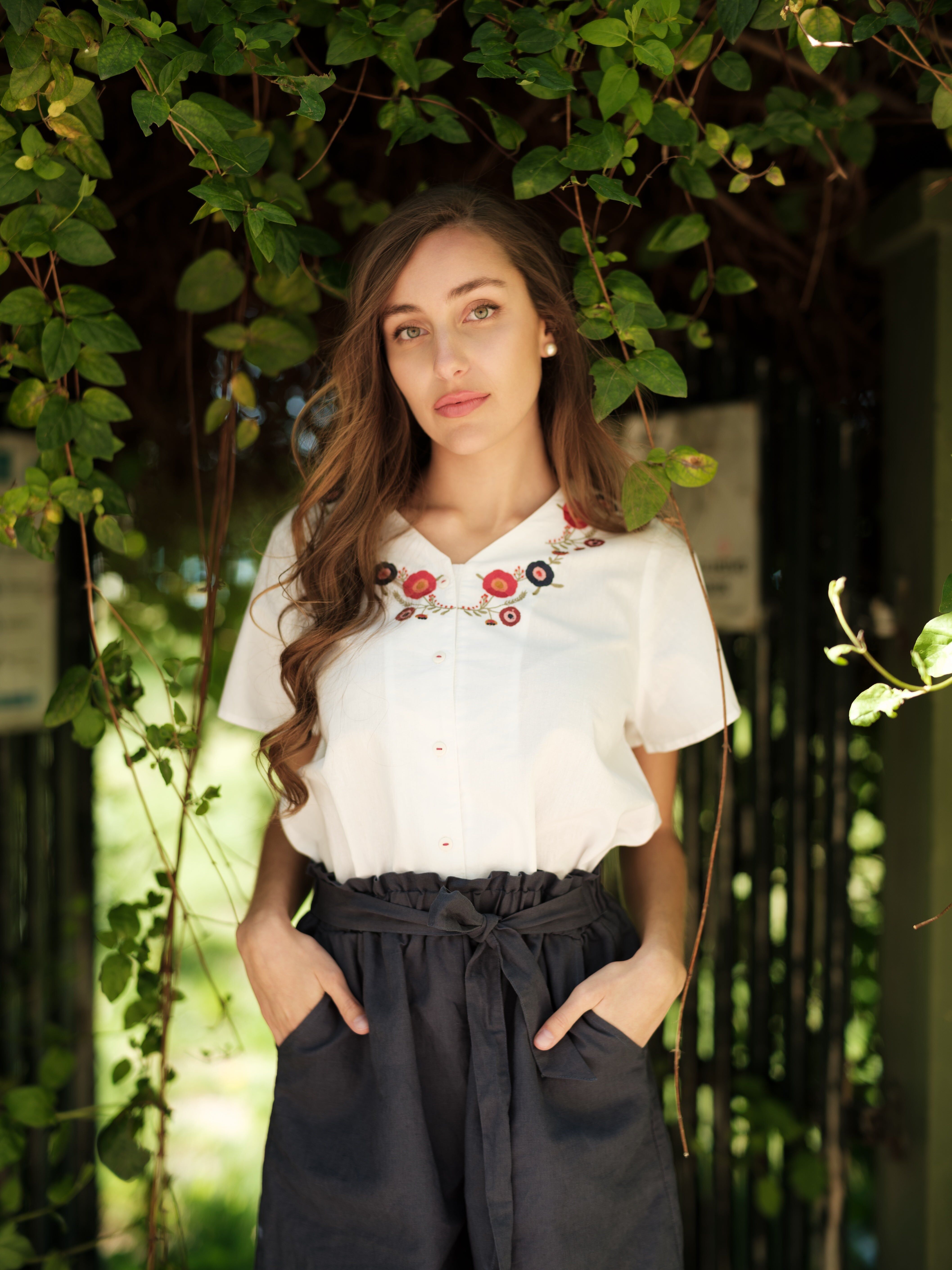 Fiori di camicetta bianca