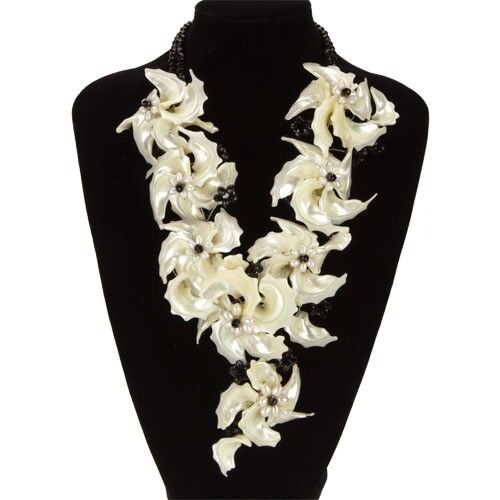 Collier Perlmutt Blume, creme-schwarz