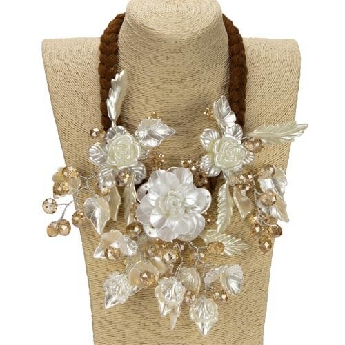 Collana madreperla fiore marrone