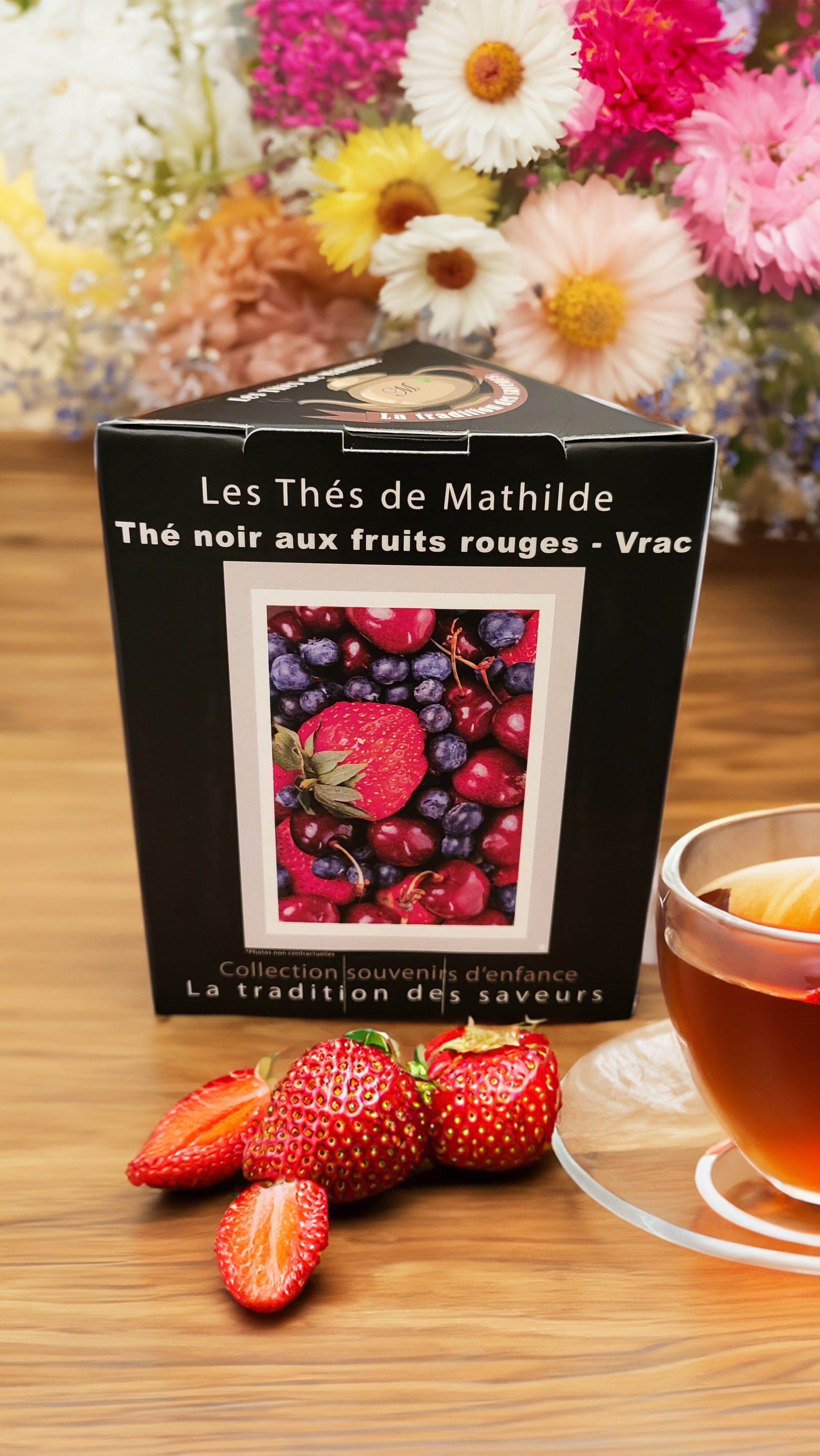 Symphony of the Woods – Schwarzer Tee mit roten Früchten / elegante Dreiecksdose
