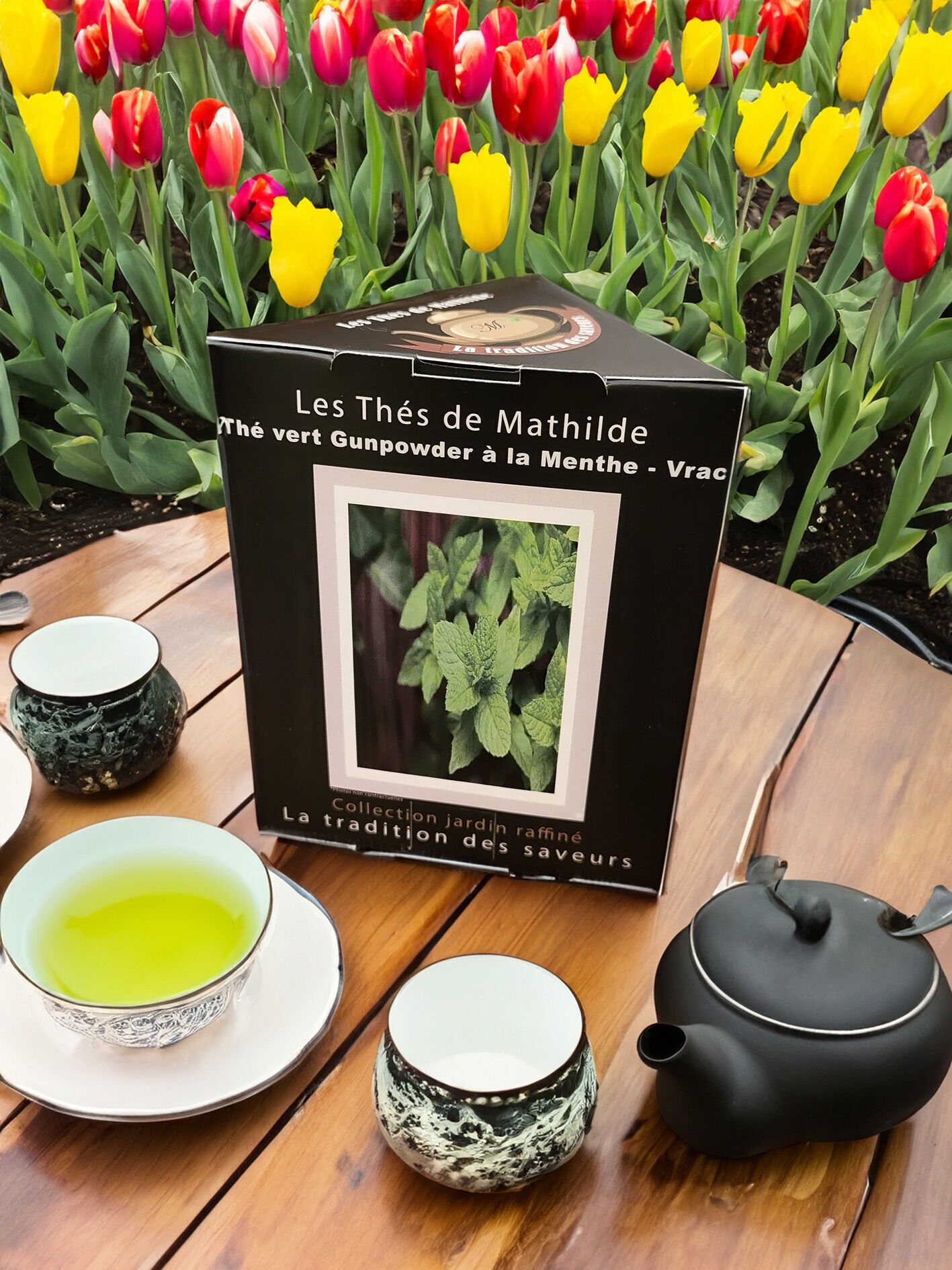 ORIENTAL MINT BREEZE - Tè verde alla menta, pinoli, mango e cardamomo / elegante lattina triangolare