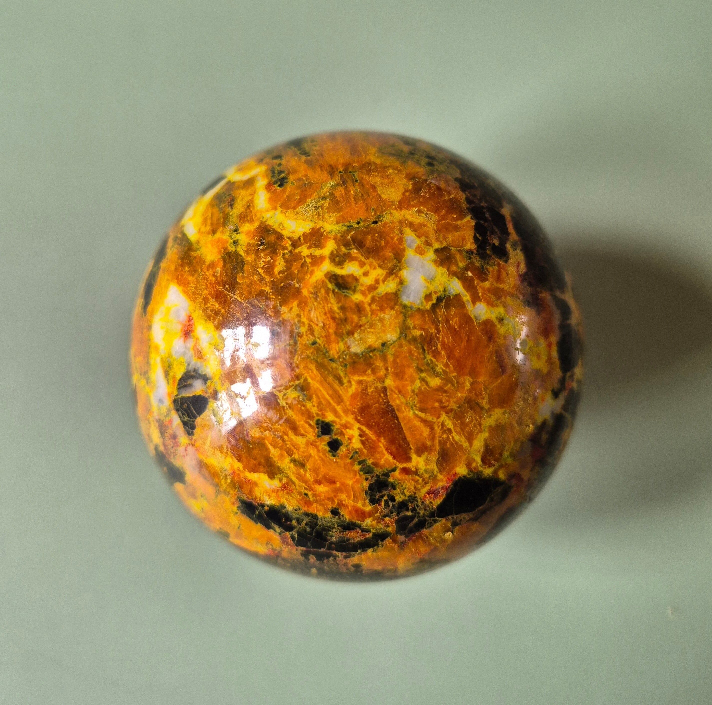 Kristall Edelsteinkugel Realgar Steinkugel 70mm, 600 Gramm – Kraft & Transformation