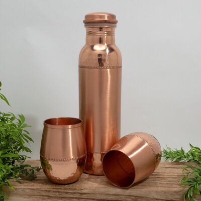 Pure copper set of bottle sequence hammered ± 950 ml with 2 convex cups