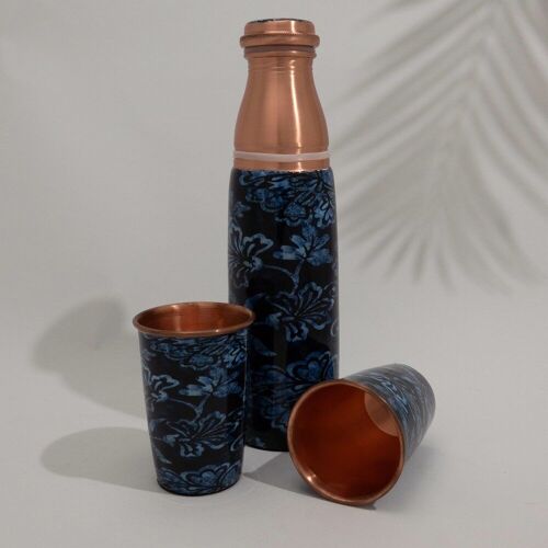 Pure copper set of bottle floral print blue ± 950 ml with 2 straight cups