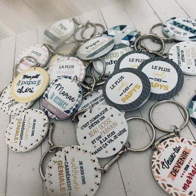 Lot de 30 porte-clé - cadeau au message sympa pour maman, papa, grand-père, grand-mère, homme, soeur, frère - porte clé chainette