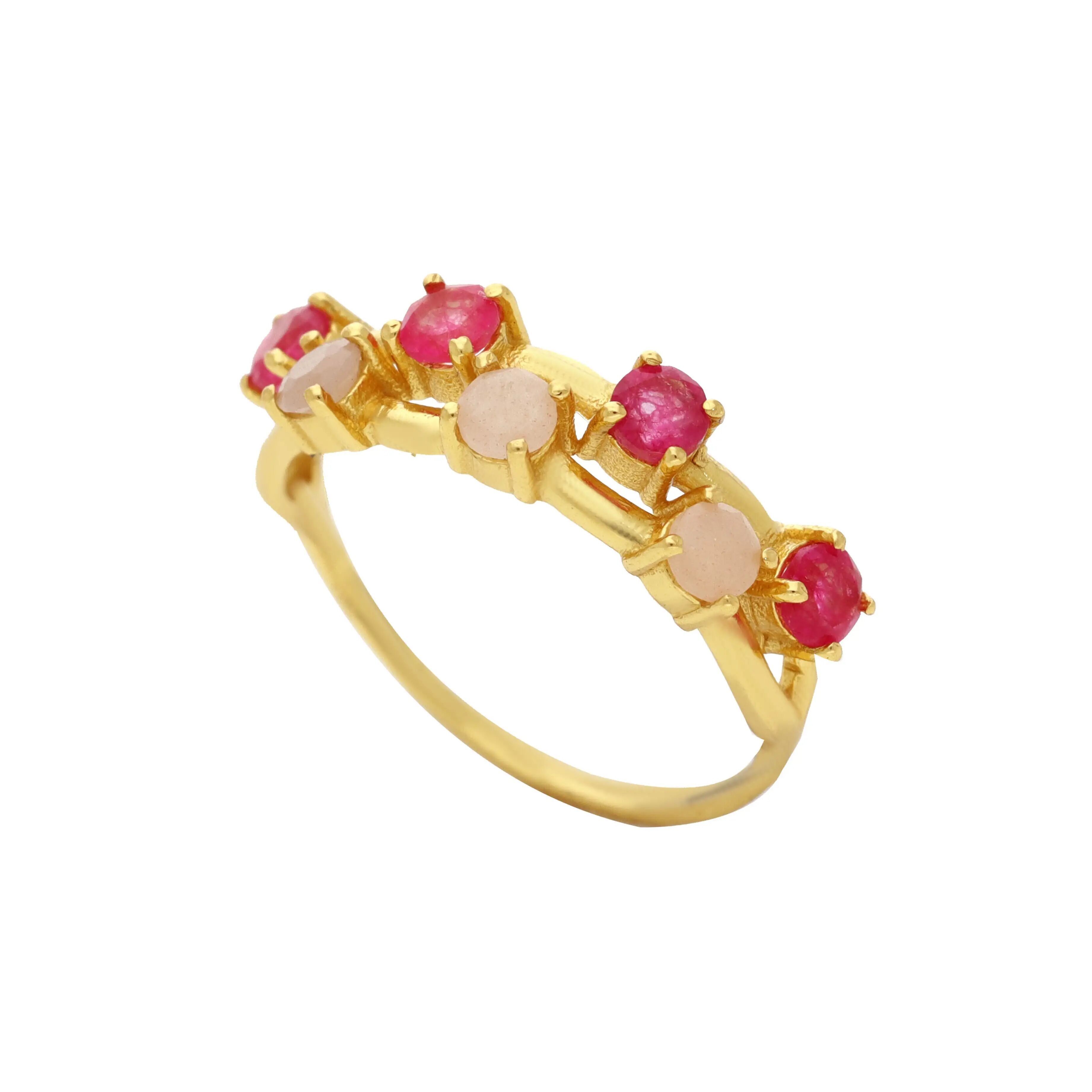 Ring mit Kaspischem Rubin und Rose