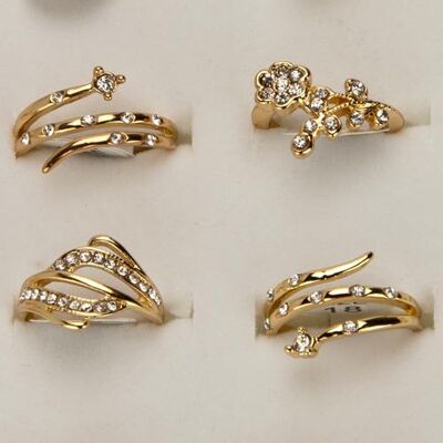 Surtido de anillos de moda con piedras, oro rosa.