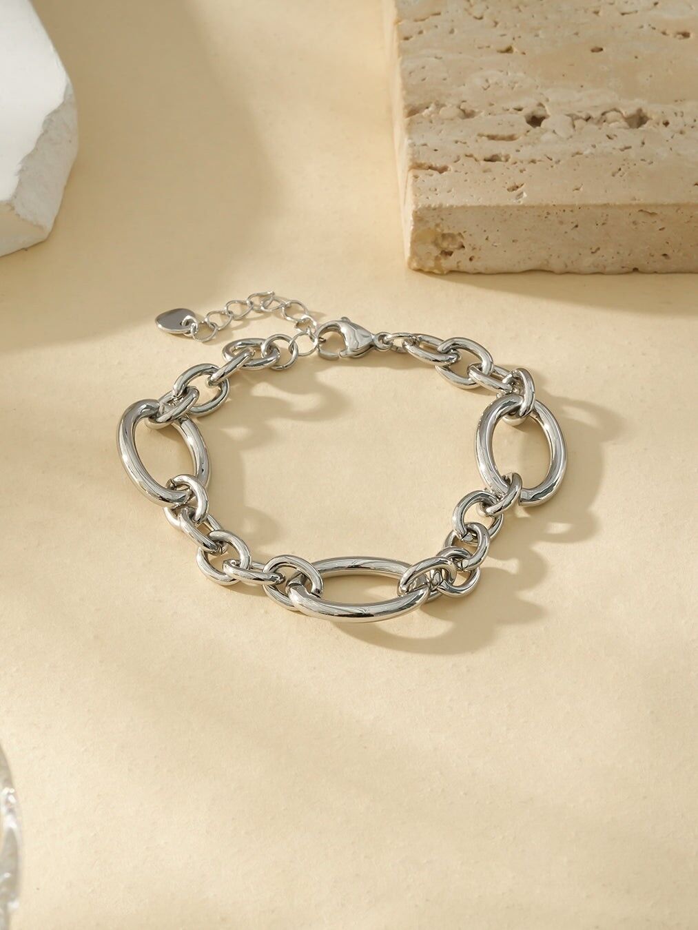 Silbernes Armband mit drei großen separaten Gliedern