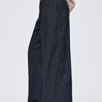 Pantaloni in lana con grandi pieghe e gambe larghe