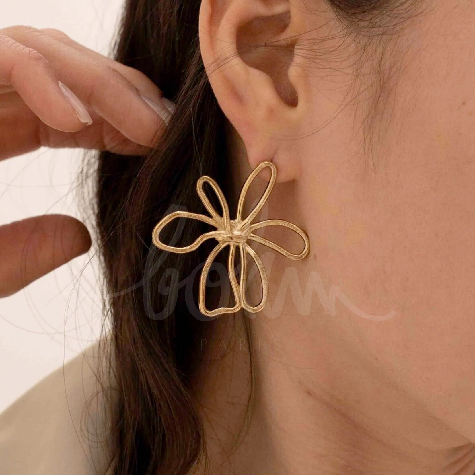 Orecchini Soleane - fiore traforato con effetto spazzolato opaco, 40 x 44 mm