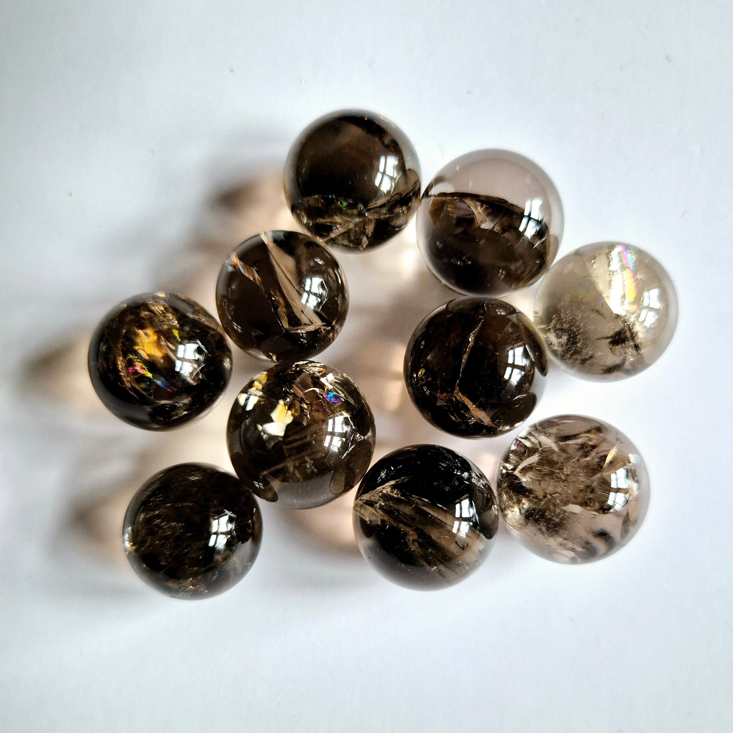 Regenbogen-Rauchquarz-Kristallkugel, A+-Qualität – 1.5-2 cm