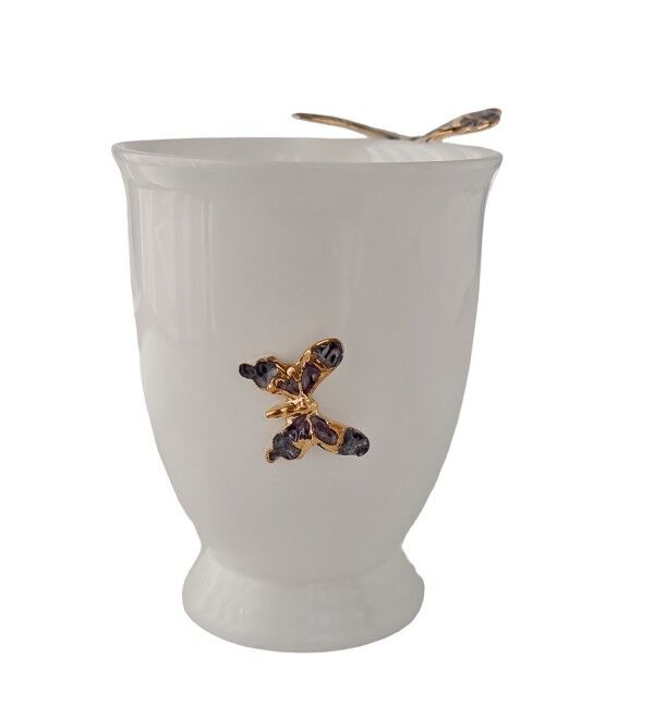 Tazza in porcellana con farfalla
