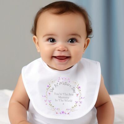 Nuestro primer babero de bebé con bonitas flores para el Día de la Madre