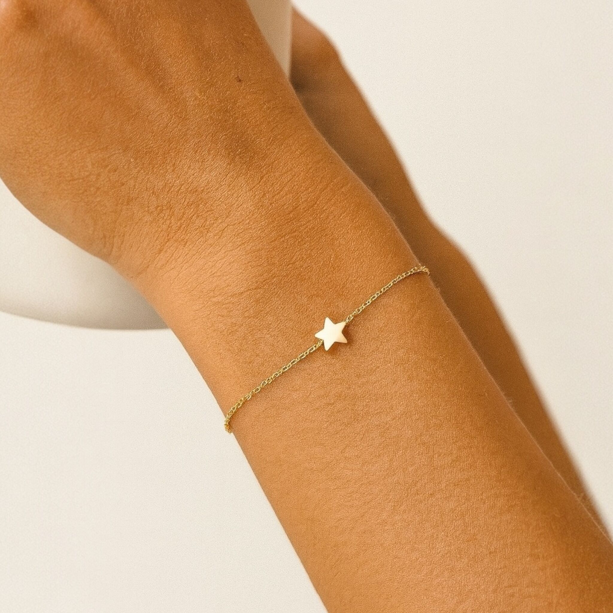 Bracciale stella in acciaio inossidabile dorato