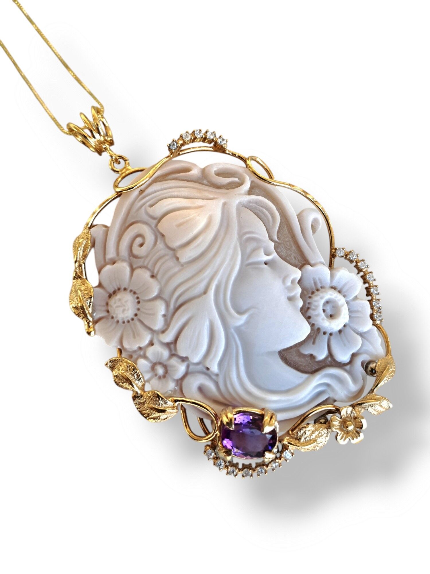 Kamee-Anhänger mit Silberfassung und hydrothermalem Amethyststein